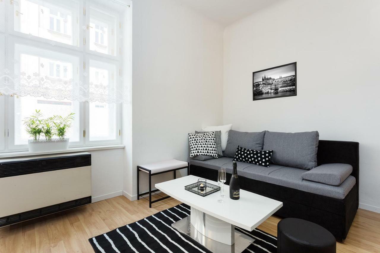 Stylish Apartment On Riverside Prag Eksteriør billede